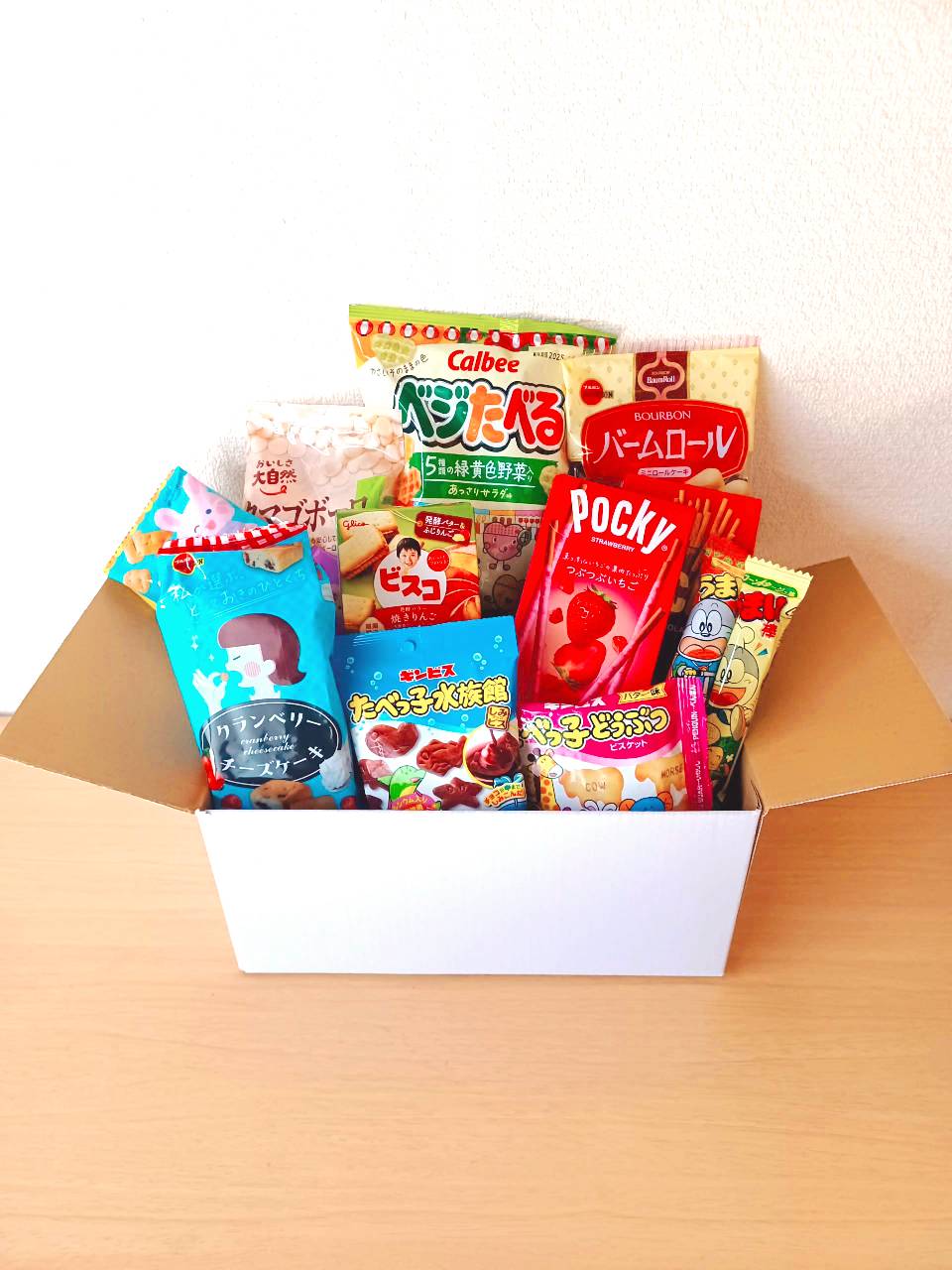 Japanese Snacks BOX for Girls with sweet and cute treats from Japan
